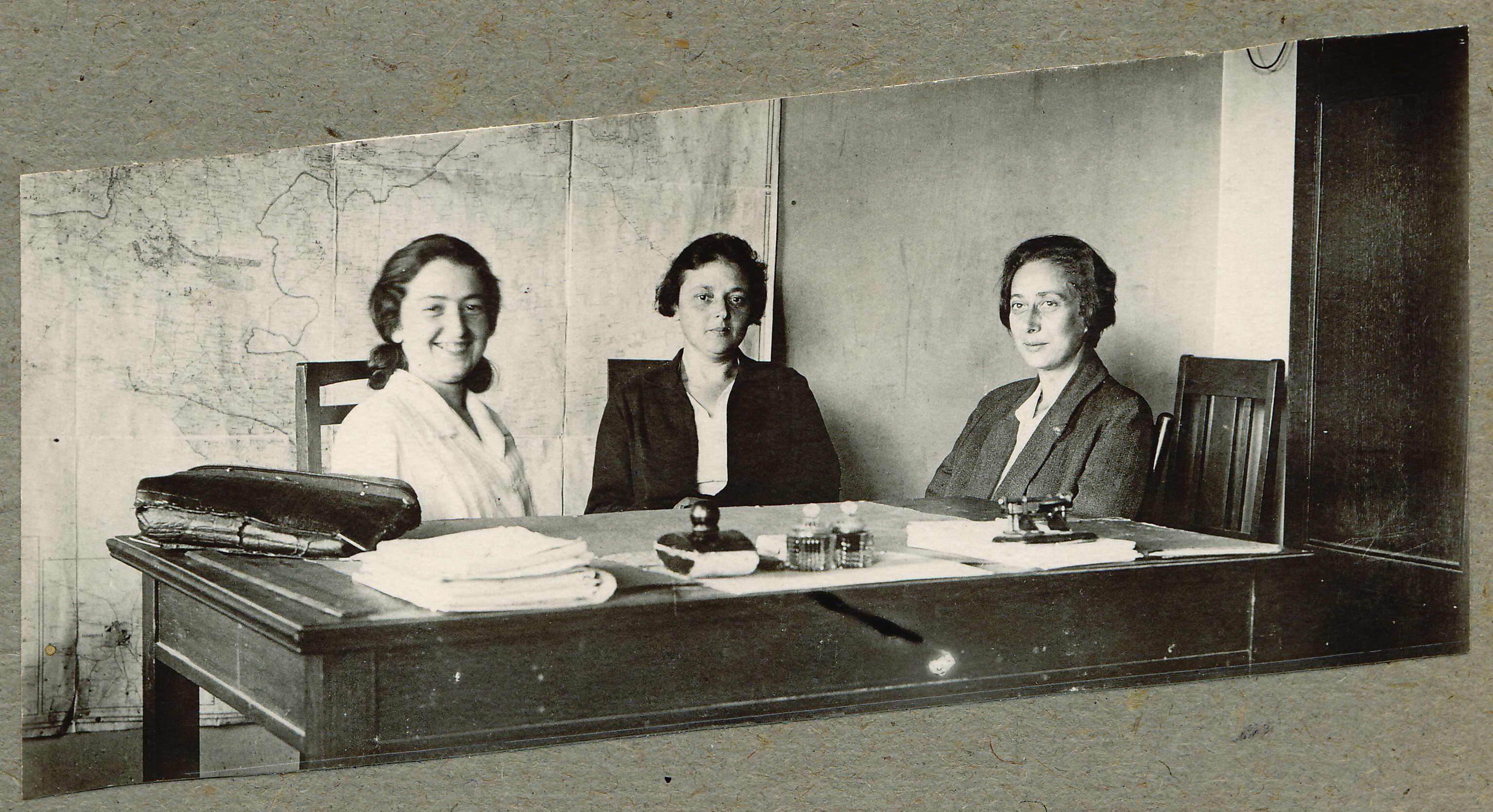 1931 Vera Roskin in the office_1